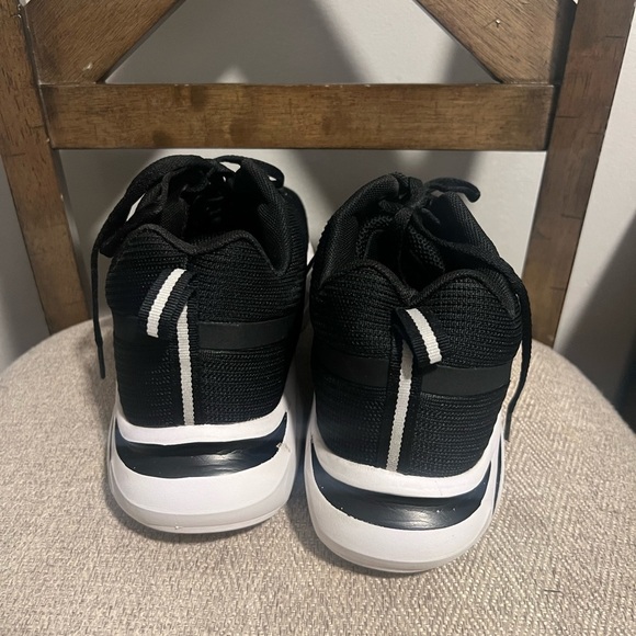 Men black sneakers /size 9 - Picture 6 of 10